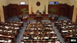 Пратениците си добија покажување на платите за 5 проценти