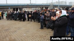 Участники акции, требующие обязательного изучения татарского языка в школах Татарстана. Казань, 6 ноября 2017 года.