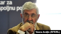 Aleksandar Popov: Dodik se stalno pojavljuje na značajnijim događajima u Srbiji tako da su se ljudi navikli na tu činjenicu, ali ga ne doživljavaju kao nekoga ko presudno utiče na politiku Srbije, mada bi on jako voleo da je to tako.