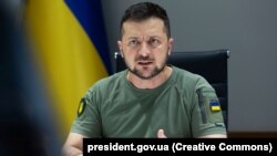 Volodimir Zelenski a explicat că bombardamentele rusești de joi au declanșat incendii în gropile de cenușă ale unei centrale pe cărbune din apropiere de Zaporojie, acesta fiind motivul deconectării reactoarelor de la rețeaua electrică.