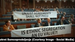 Transparent poslanika Samoopredeljenja "Da li je etnička segregacija vrednost EU"