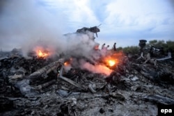 17 iulie 2014, resturile zbordului MH17 al Malaysia Airlines, doborât deasupra regiunii ucrainene Donețk.