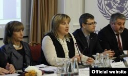 Liliana Pahlihovici și alți membri ai delegației moldovene