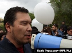 Активист Серикжан Мамбеталин.