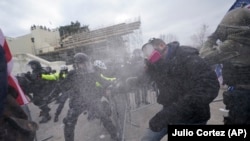 Confruntarea între forțele de ordine și susținătorii lui Donald Trump, 6 ianuarie 2021