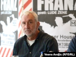 "Nešto što je kultura, nešto što je muzika ne sme da ima nikakve granice", rekao je u razgovoru za RSE Petar Janjatović, muzički kritičar iz Beograda.