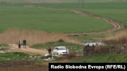 Архивска фотографија: Полицијата врши увид на местото на кое беа убиени петмина скопјани.