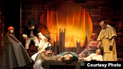 Театарската претстава Оливер Твист во режија на Срѓан Јаначиевиќ.