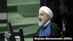 Хасан Рухани выступает в парламенте Ирана. 29 октября 2017 года