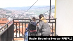 Dijete s poteškoćama u razvoju i majka.