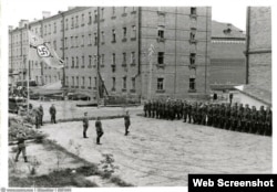 Фотография двора жилого дома, сделанная во время нацистской оккупации Смоленска в 1941-1943 годах. Местную журналистку оштрафовали за публикацию этой фотографии.