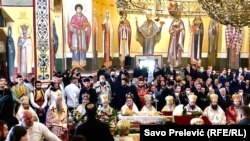 Fotografija iz Hrama Hristovog vaskrsenja gdje je bio izložen otvoreni kovčeg sa tijelom mitropolita, Podgorica, 1 novembar 2020.