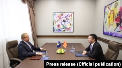 Pamje nga takimi në mes të ministrit të Jashtëm Behgjet Pacolli dhe homologut të tij, Nikola Dimitrov