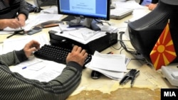 Вработени во државна администрација (илустрација).