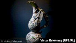 Vaza Libelulă în colecțoa F.W. Neess la Muzeul din Wiesbaden