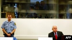 Slobodan Milošević u sudnici Haškog tribunala