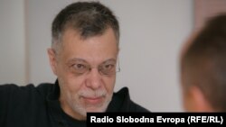 Spomenik nekompetentnosti i korumpiranosti naših vlasti: Dejan Tiago Stanković