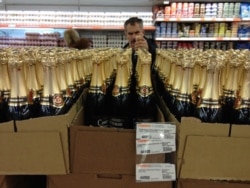 "Marketinško istraživanje… pokazalo je da su ruski potrošači ponosni na istoriju brenda Sovietskoje", kaže Vintorg.