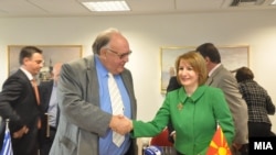 Средба на вицепремиерот Теута Арифи со нејзиниот грчки колега Теодорос Пангалос