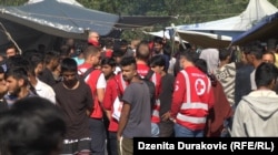 Na terenu su prisutne i ekipe gradskog Crvenog krsta