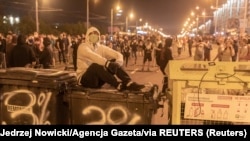 დემონსტრანტები მინსკი ქუჩაში