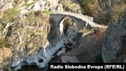Стариот мост во село Зовиќ, општина Новаци.
