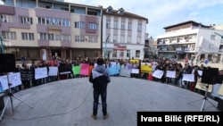 Ako smo mi nezreli i nesposobni, a vi podobni i sposobni, dajte nam kvalitetan razlog da ovdje ostanemo, a ne da koristite frazu da će doći i naše vrijeme: Kečanović