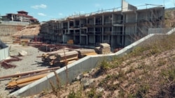 Строителството на подпорната стена на плаж Алепу предизвика недоволството на граждани и специалисти