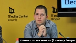 Dušan Spasojvić, sa Fakulteta političkih nauka u Beogradu, veruje da stranke u Srbiji izbegavaju temu Ukrajine u strahu od reakcije "srednjeg birača".