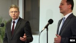 Прес-конференција на премиерот Никола Груевски и еврокомесарот Штефан Филе.