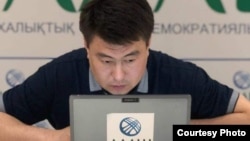 Астанинский активист Сырым Абдрахманов. Фотография - со страницы в Facebook'е.