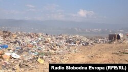 Депонијата во Струга. Власите повеќе време ветуваат дека ќе го решат проблемот.