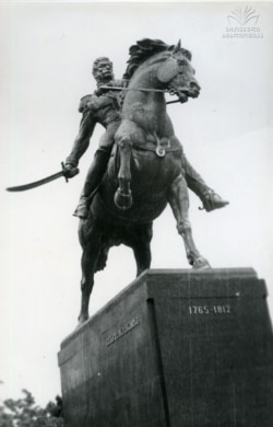 პეტრე ბაგრატიონი, რუსეთის არმიის გენერალი. მოქ. მოქანდაკე მერაბ მერაბიშვილი