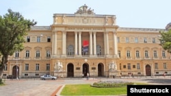 Zgrada Univerziteta Ivan Franko u Lvivu, Ukrajina. U tom univerzitetu potvrđeno je 12. jula za RSE da su u martu u pismu tražili od Beogradskog univerziteta gašenje Ruskog centra na jednom od fakulteta u Beogradu.