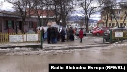 Prije šest godina u 'Fortuni' je otvoren stečajni postupak zbog čega je Hasija sa još oko 200 radnika dobila otkaz nakon 36 godina rada (radnici na protestu ispred fabirke 'Fortuna' u decembru 2017. godine