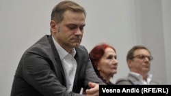 "Hortijev režim zauvek ostati upisan crnim slovima", kaže Borko Stefanović, iz Stranke slobode i pravde, na fotografiji u razgovoru sa novinarima novembra 2018.