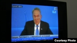 Қазақстан президенті Нұрсұлтан Назарбаев Мәскеу мемлекеттік университетінде дәріс оқып тұр. 28 сәуір 2014 жыл. (Телеарна видеосынан алынған сурет)