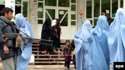 Vremuri mai bune: femei la un seminar despre violența domestică la Herat. 24 noiembrie 2009