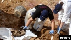 Iskopavanje posmrtnih ostataka žrtava u grobnici Tomašica