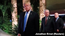 Smjenjujući McMastera i državnog tajnika Rexa Tillersona, Trump je rekao da traži suradnike koje dijele njegove stavove (Na fotografiji: Trump Tillerson i McMaster)