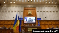 Camerele reunite ale Parlamentului României la întâlnirea prin transmisiune video cu președintele Ucrainei, Volodimir Zelenski. București, 4 aprilie 2022.