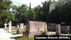 Stećci u botaničkoj bašti Zemaljskog muzeja BiH