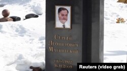 Szergej Magnyickij moszkvai sírja egy 2019-es képen 