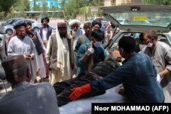 Žrtva povređena u eksploziji na stočnoj pijaci u okrugu Sangin u Helmandu, dovedena je u bolnicu u glavnom gradu provincije Laškar Gah 29. juna.