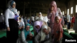 Majke, sestre i rođake žrtava, Potočari, Srebrenica, 10. jul 2016.