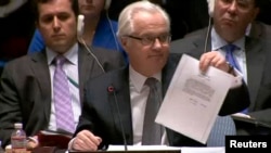 Vitalij Čurkin pokazuje Janukovičevo pismo u Vijeću sigurnosti UN