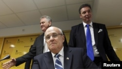 Rudi Đulijani u Beogradu, tokom konferencije sa Tomislavom Nikolićem i Aleksandrom Vučićem