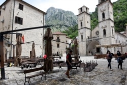 Bez turista posla nema, pa se nema odakle ni vratiti kredit (fotografija: Kotor, juli 2020)