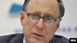 Заменик генералниот секретар на НАТО, амбасадорот Александар Вершбоу.