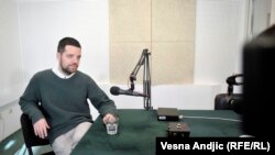 Građanska neposlušnost u ovom trenutku je potpuno besmislena, smatra politički filozof Filip Balunović.